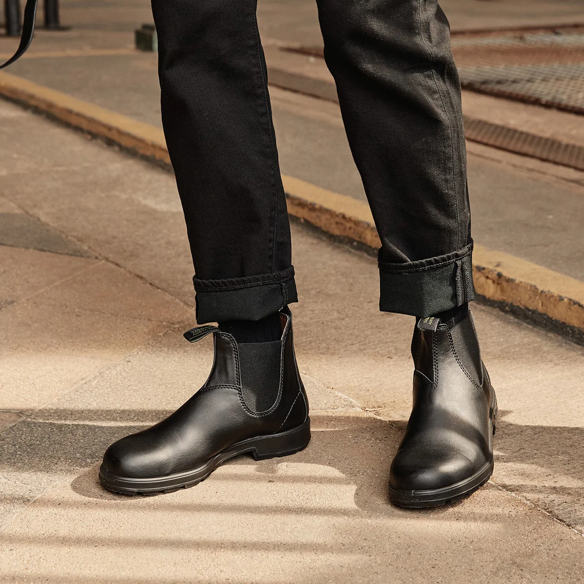 2115 Vegan Chelsea Boot - Black - Image 3