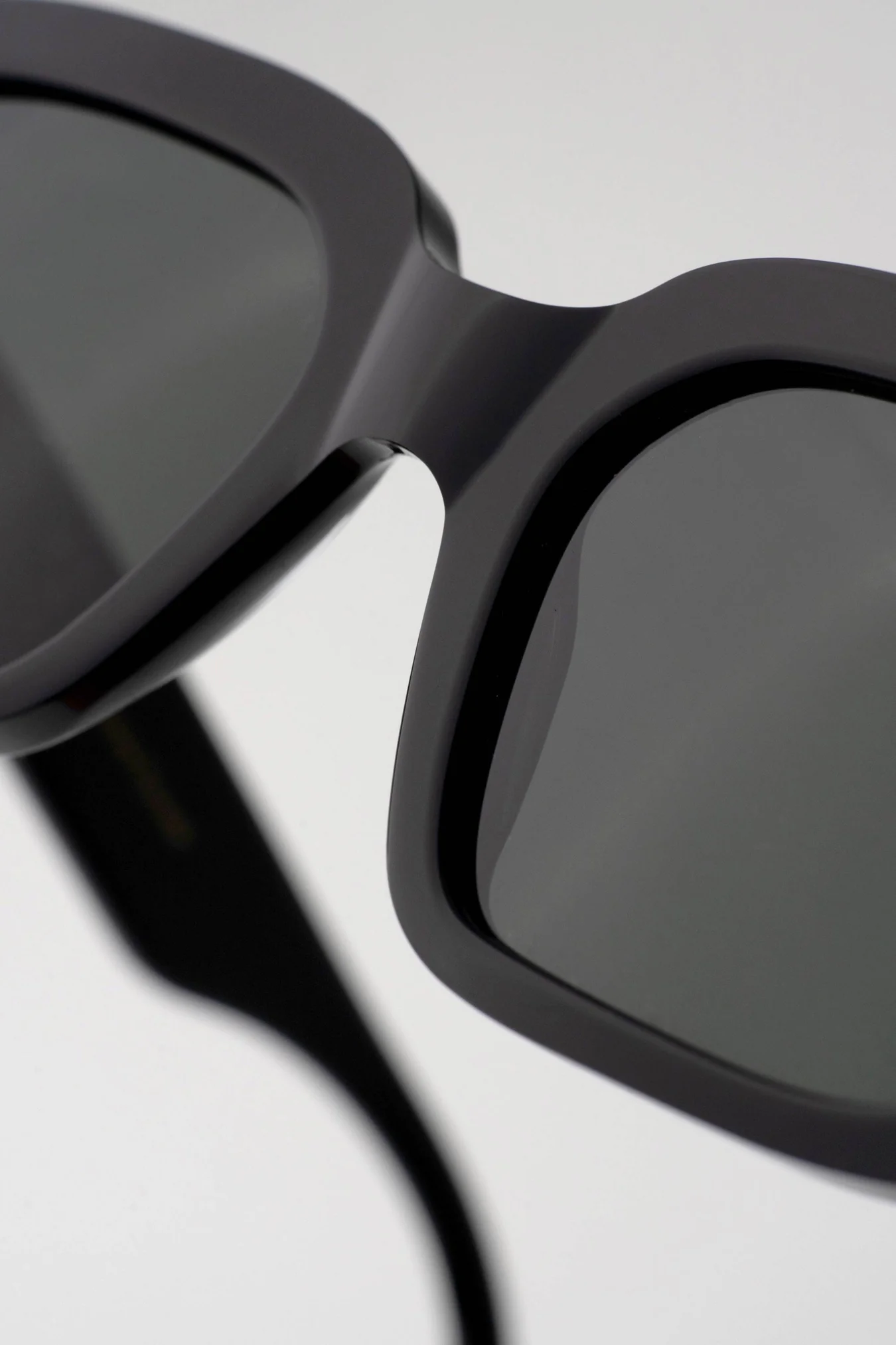 Apollo Black - Green Solid Lens - Image 7