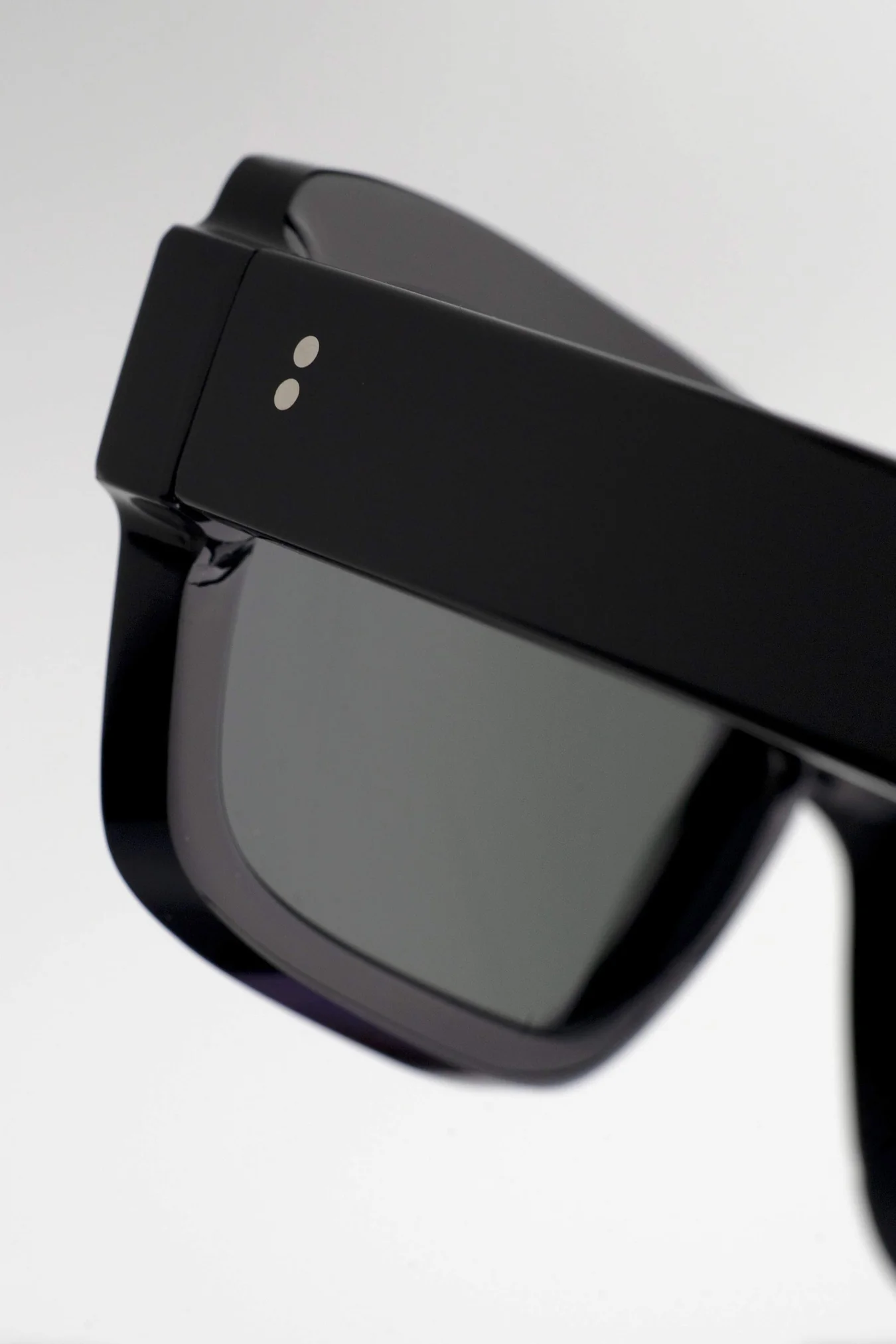 Apollo Black - Green Solid Lens - Image 8